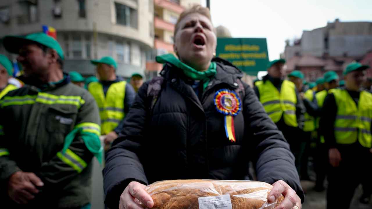 Slovakia, Poland, Hungary ban food imports from Ukraine leading to objections from EU